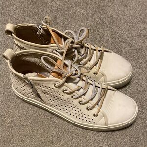 Blackstone Women's Cream Perforated Sneakers